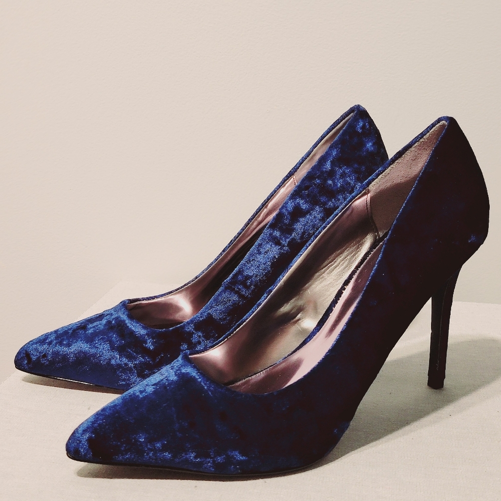 Carlos Santana Posy Crushed Velvet Heels 9M